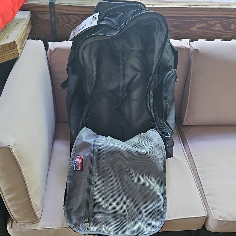 Cascade Black Adventure Backpack - Picture 7 of 7